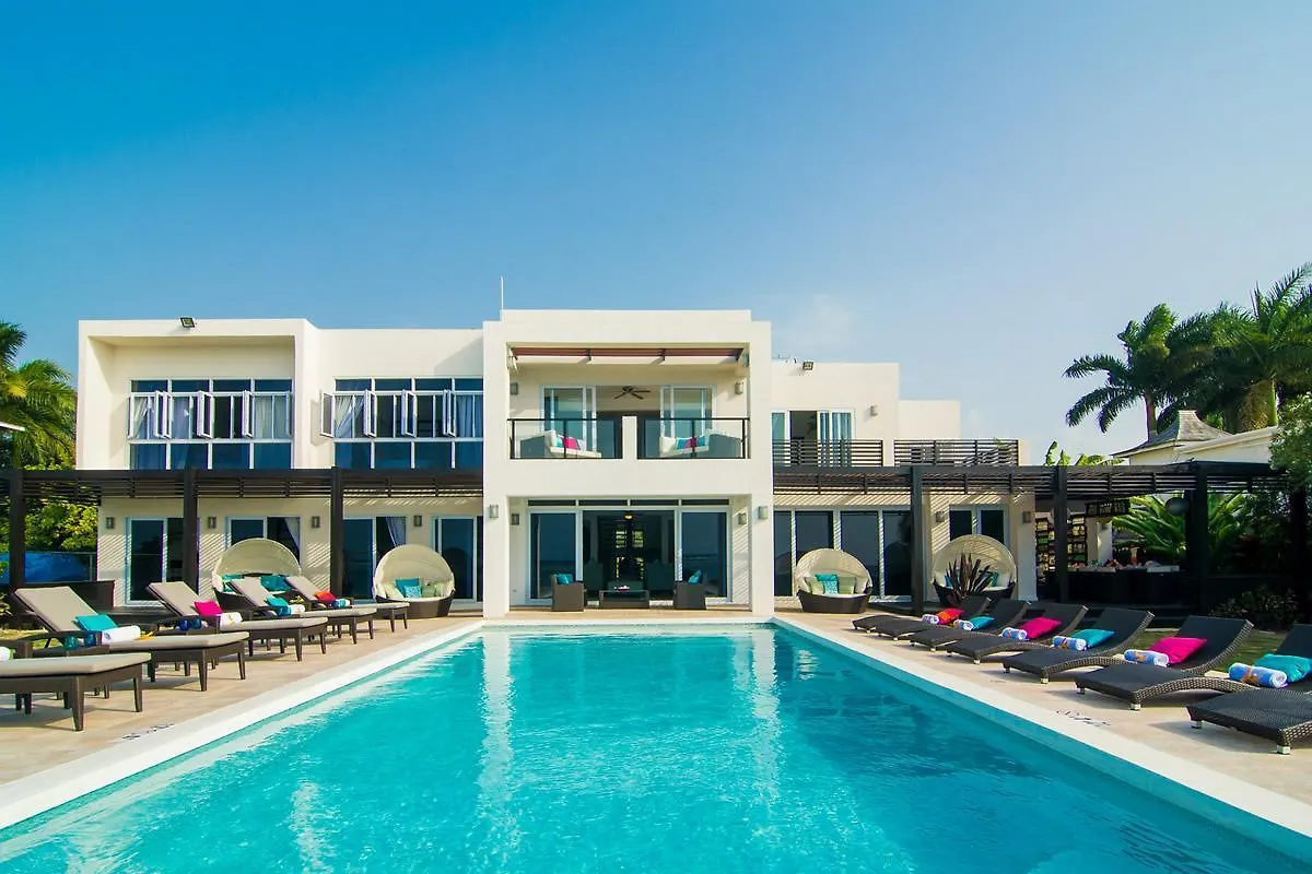 Dreamtime By The Sea Seven Bedroom Villa モンテゴ・ベイ ジャマイカ