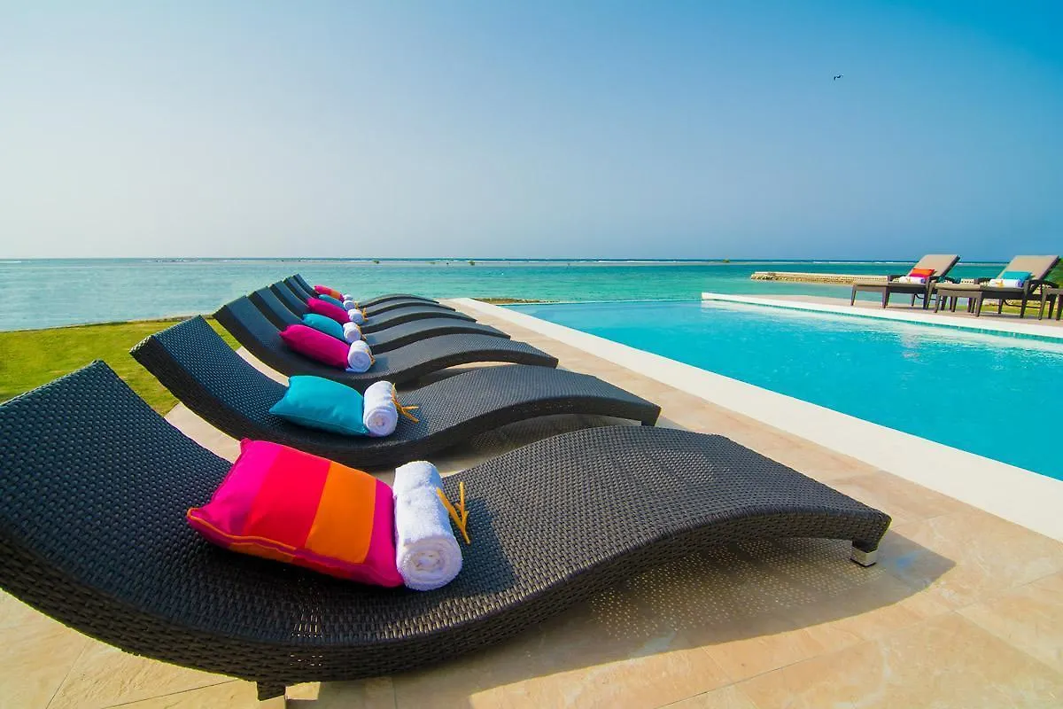 Dreamtime By The Sea Seven Bedroom Villa モンテゴ・ベイ 0*,