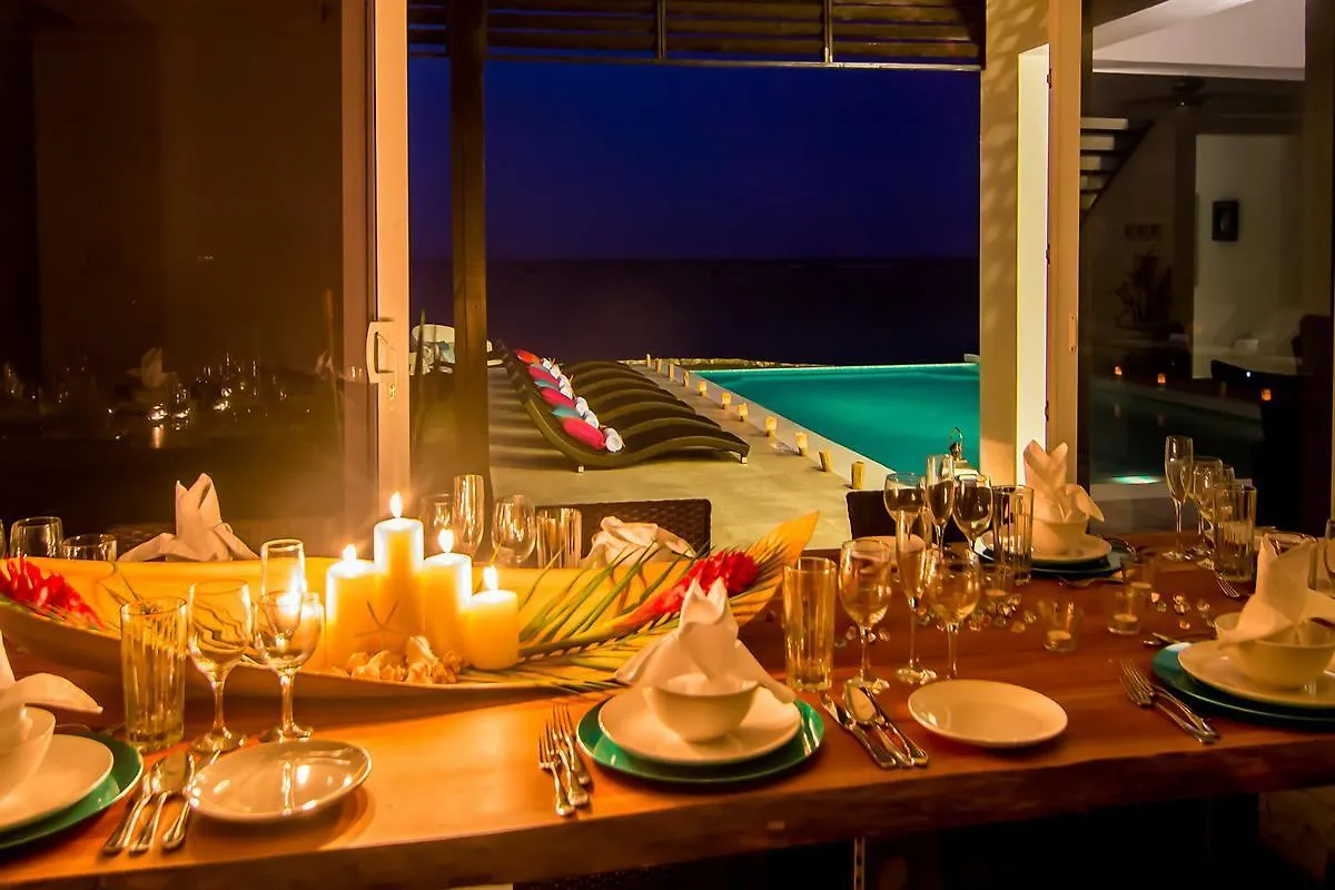 Dreamtime By The Sea Seven Bedroom Villa モンテゴ・ベイ